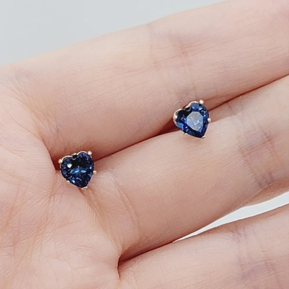 New Dark Blue Heart Shape CZ Earrings - Picture 1 of 6